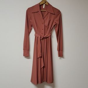 Vintage 70s brown long-sleeved belted dress